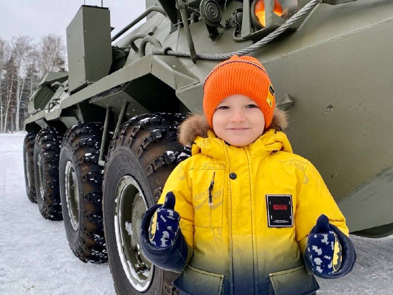 Сергей Ситников исполнил желание 5-летнего костромича прокатиться на настоящей боевой машине