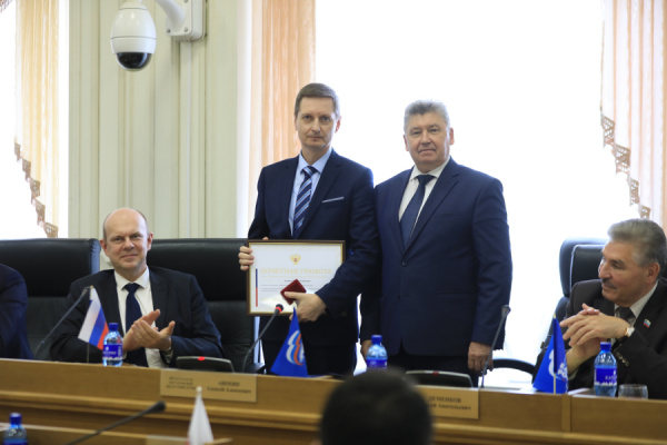 Членов костромского парламента наградили федеральными и областными наградами за многолетний труд