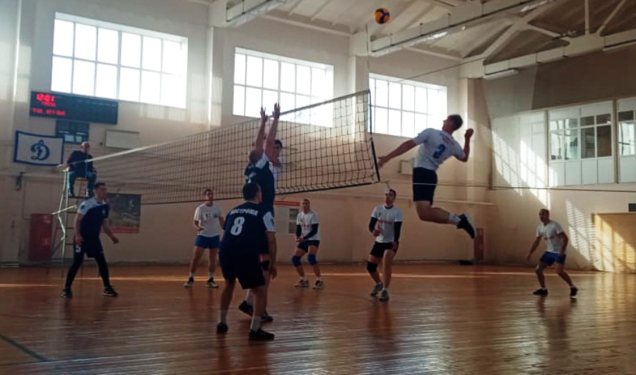 Самыми волейбольными силовиками в Костроме оказались полицейские