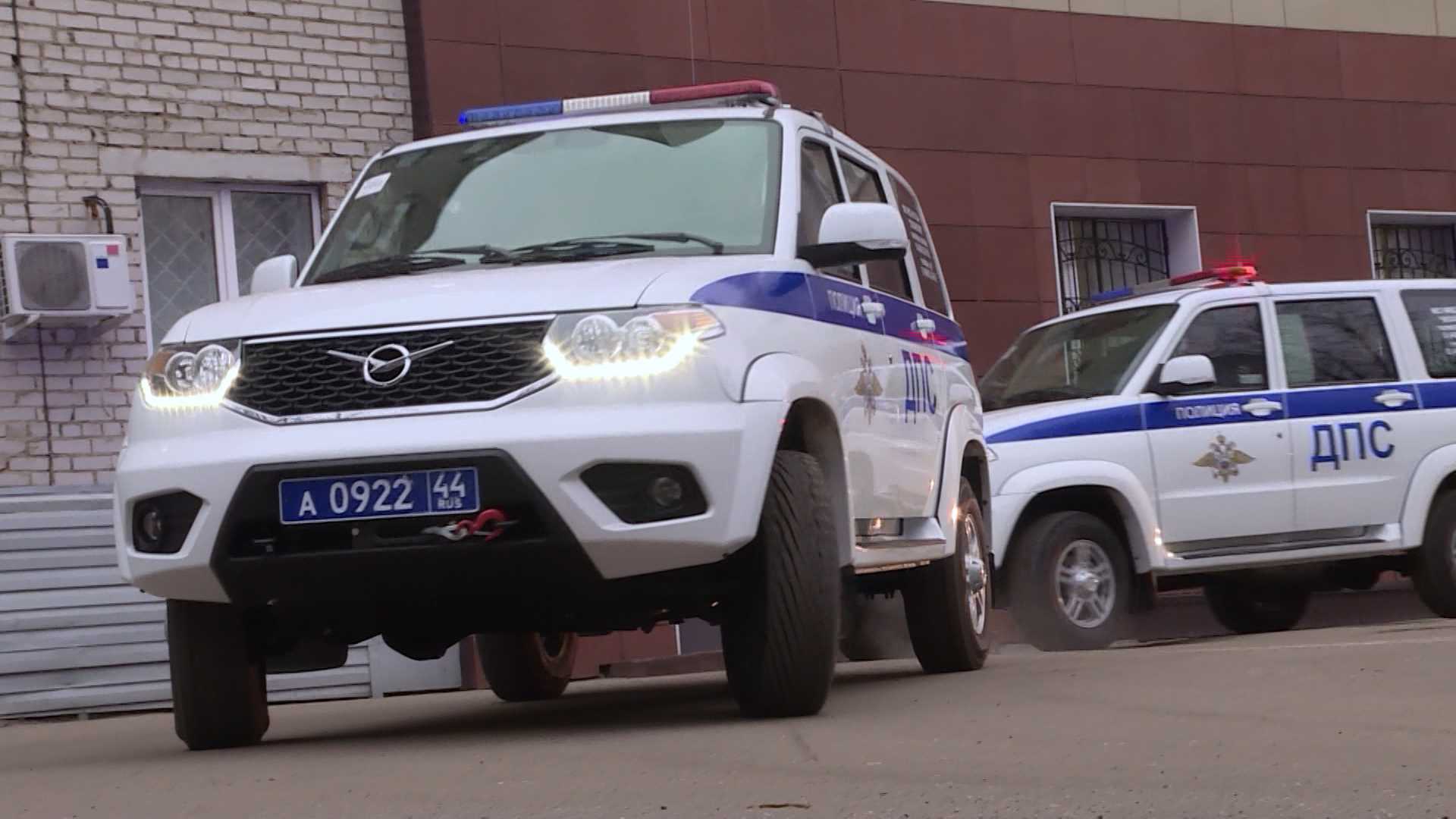 Костромским автоинспекторам выдают новые автомобили