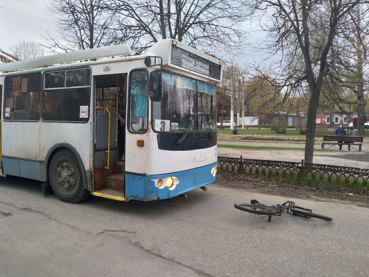 Троллейбус в Костроме сбил ребенка на велосипеде