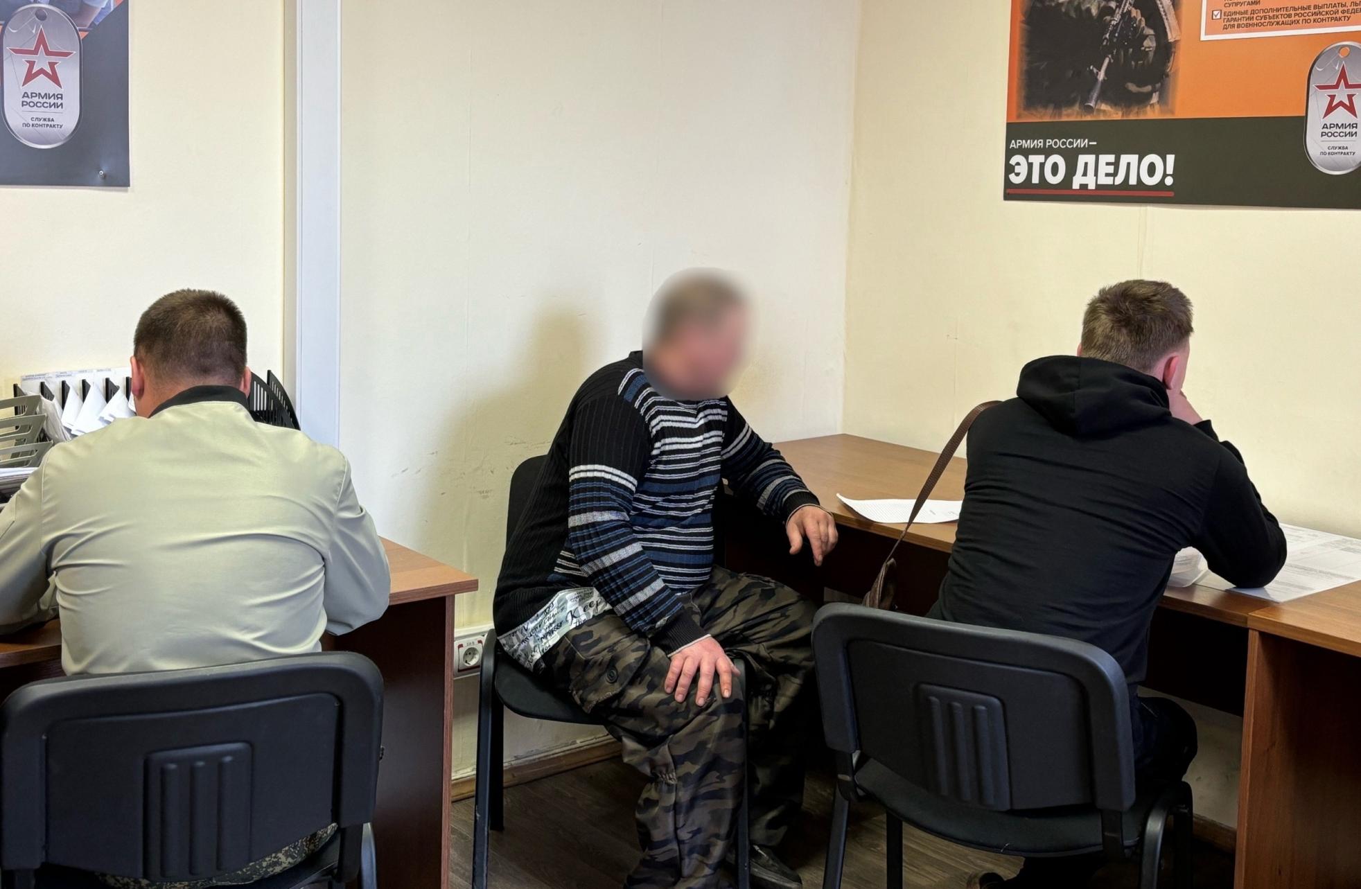 Порядка 200 костромичей за месяц заключили контракты на службу в Армии России
