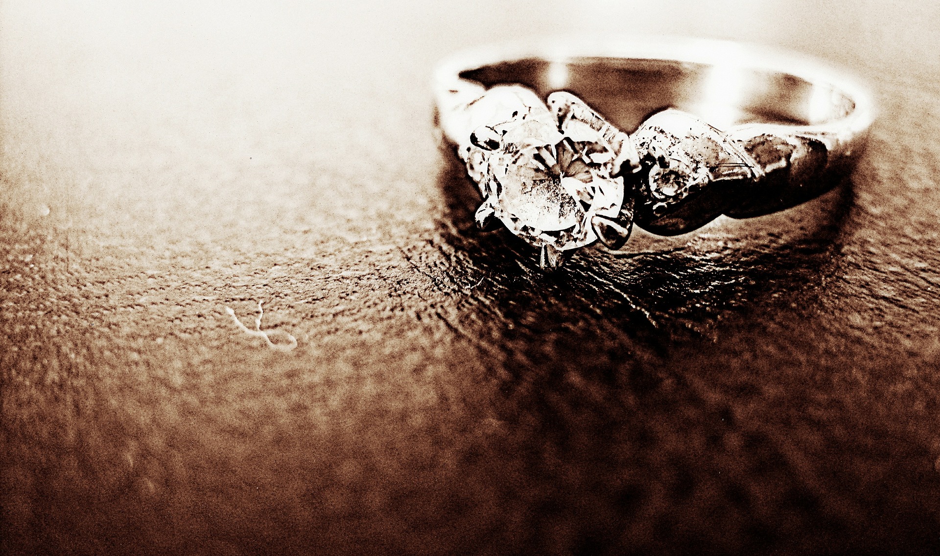 Девушка в Костроме украла кольцо лучшей подруги