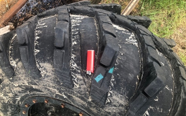 Костромской мститель порезал колеса на машине приятеля из-за металлолома
