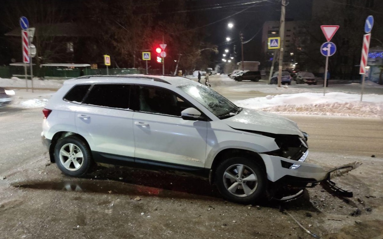 В аварии на костромском перекрестке пострадали две женщины