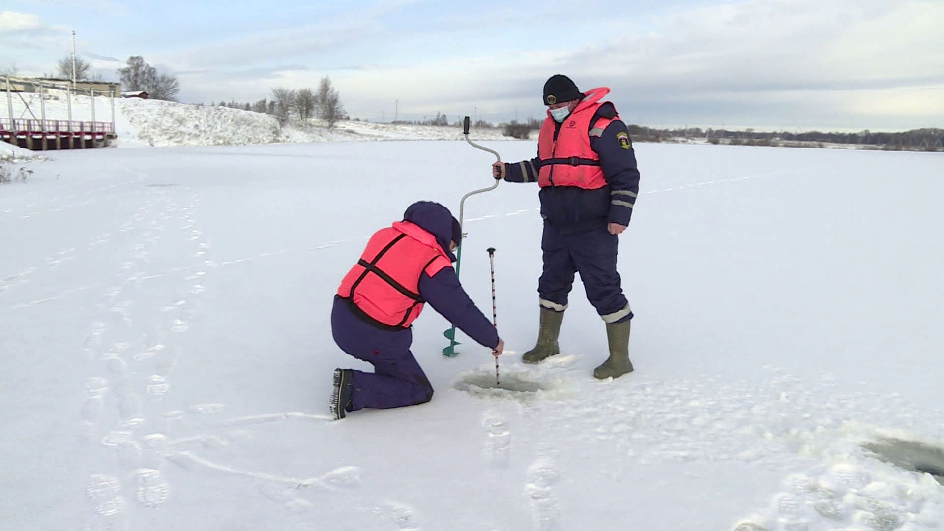 Костромским любителям зимней рыбалки советуют воздержаться от выхода на лёд