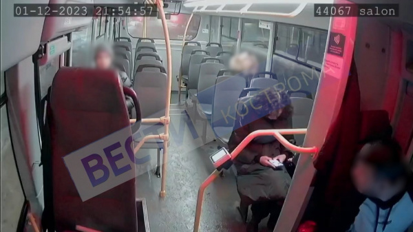 Момент внезапного выстрела по автобусу в Костроме зафиксировали камеры наблюдения