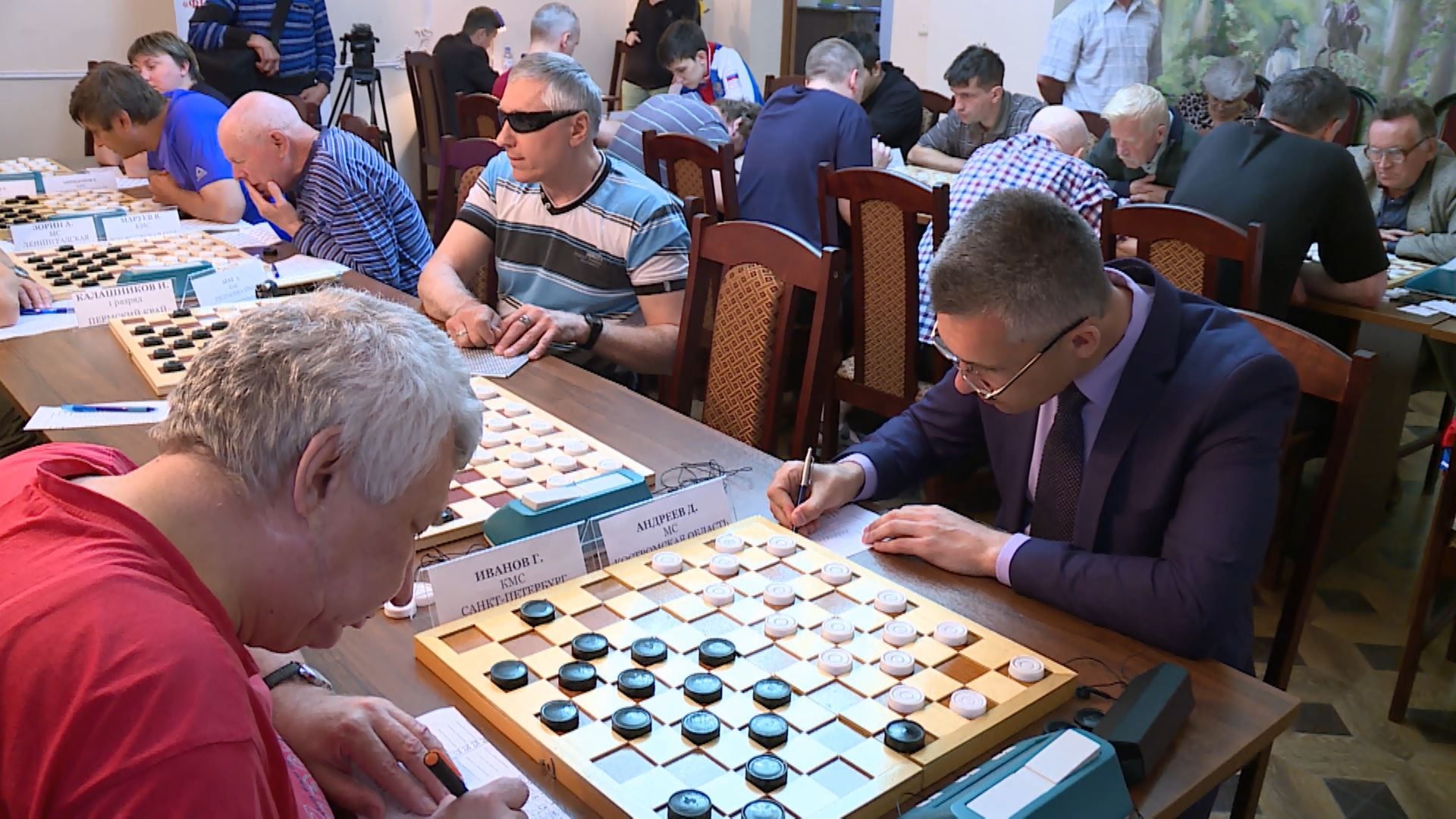 В Костроме стартовал Чемпионат России по 100-клеточным шашкам среди слабовидящих