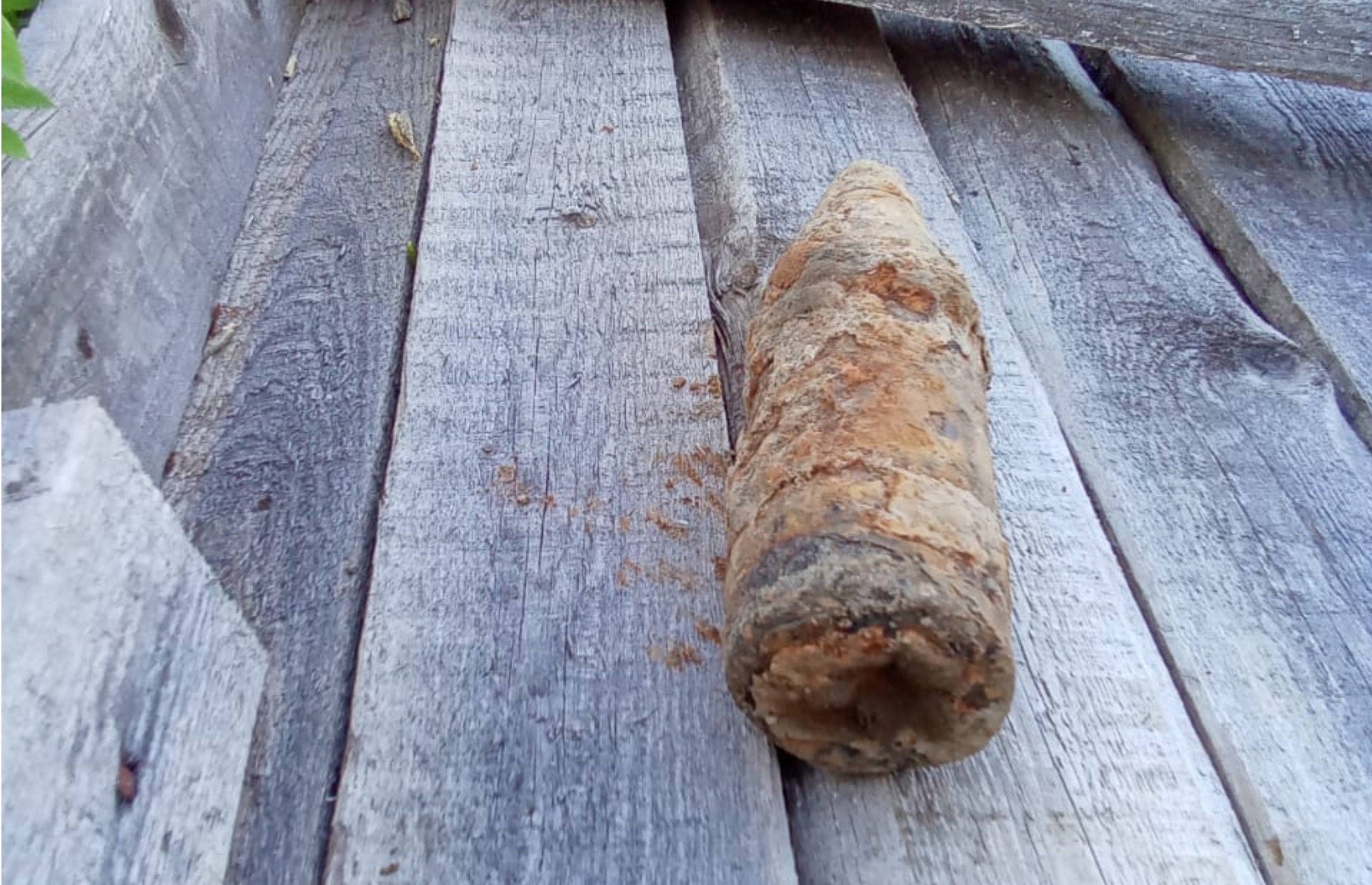 Жители костромского поселка при поиске металлолома нашли старый боевой снаряд