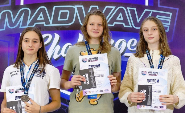 Школьницы из Костромы доплыли в Питере до медалей