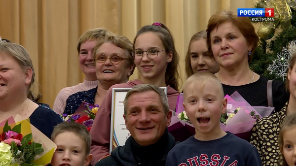 В Костроме сокращается число сирот, для кого Новый год пройдет без семьи