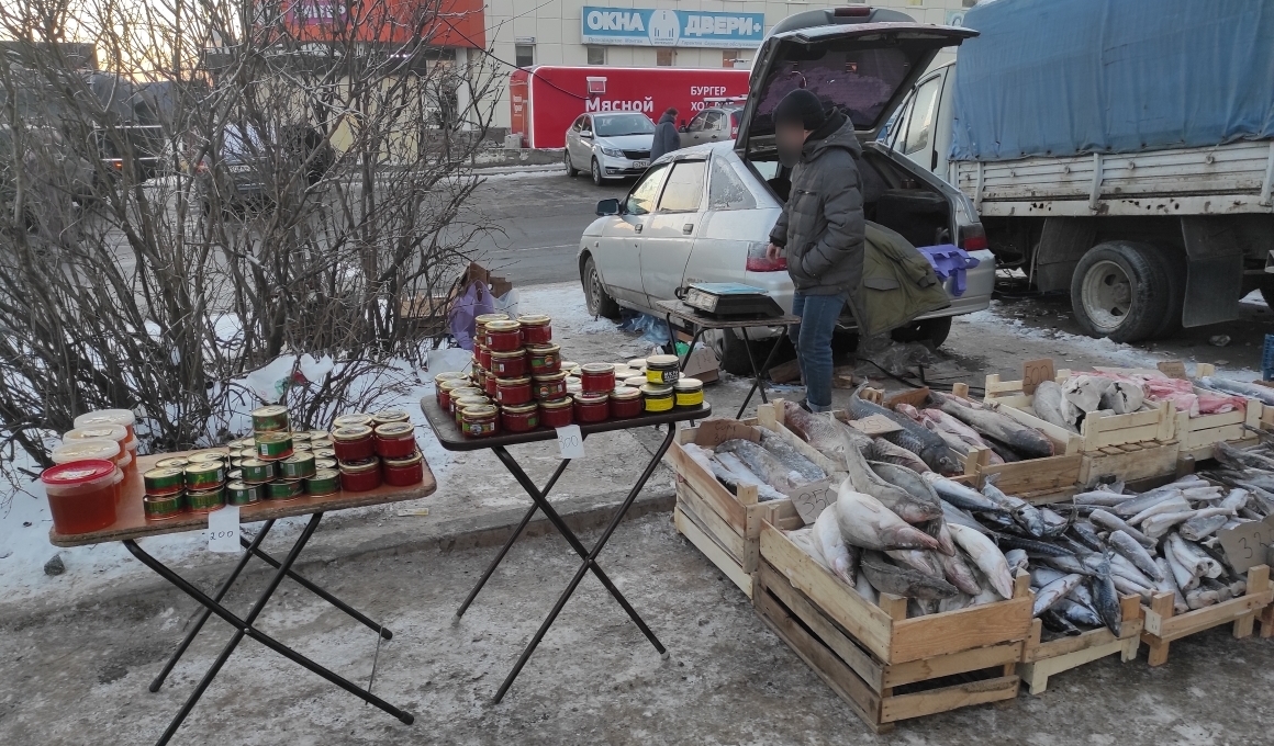 Сотрудники мэрии при поддержке полиции пресекают незаконную торговлю лотошников в Костроме