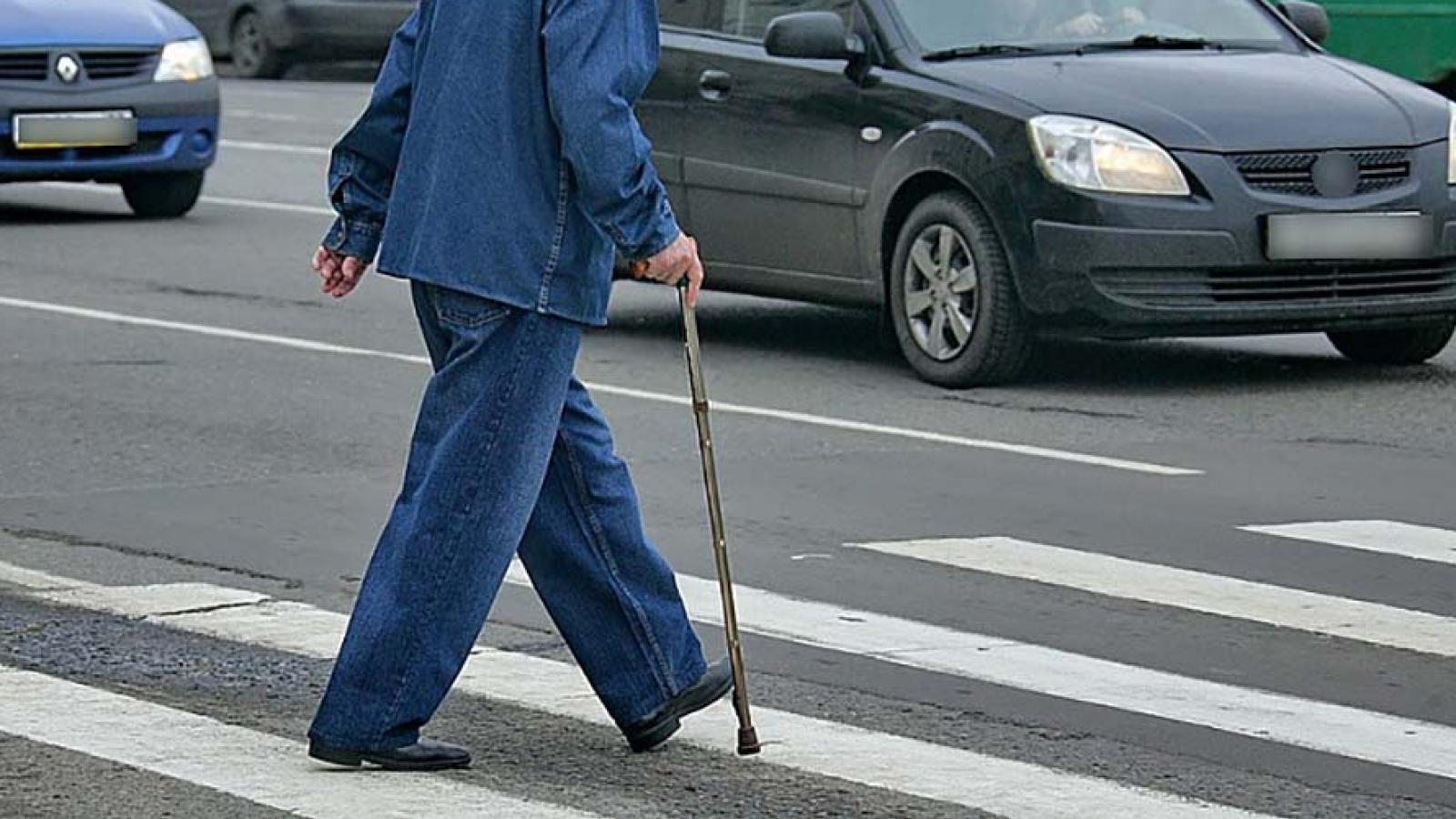 Женщина на кроссовере сбила пенсионера на переходе в Костроме