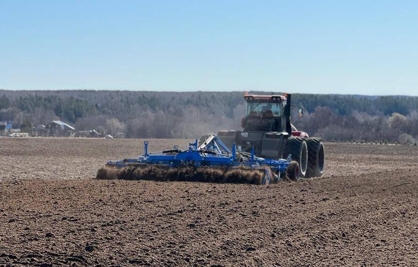 Аграрии из пяти районов Костромской области приступили к работам в полях
