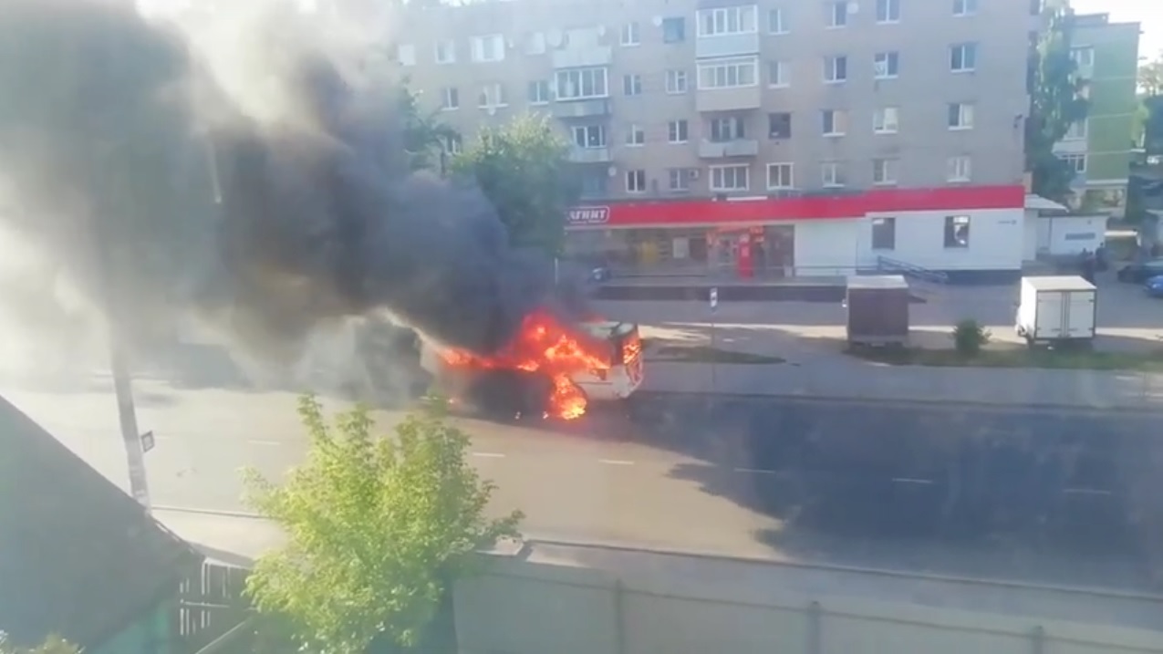 ПАЗик эффектно сгорел на маршруте в Костроме