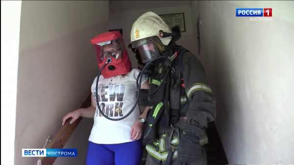 Студенческую пару спасли из горящего общежития в Костроме