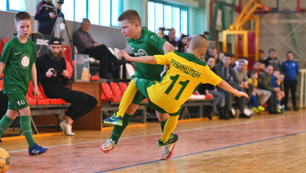 10-летние мальчишки из Костромской области стали вторыми на межрегиональном турнире по мини-футболу