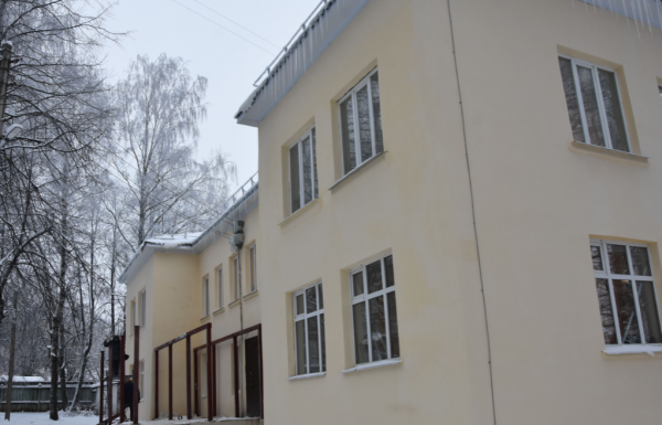 Власти Костромы потребовали ускорить капремонт художественной школы