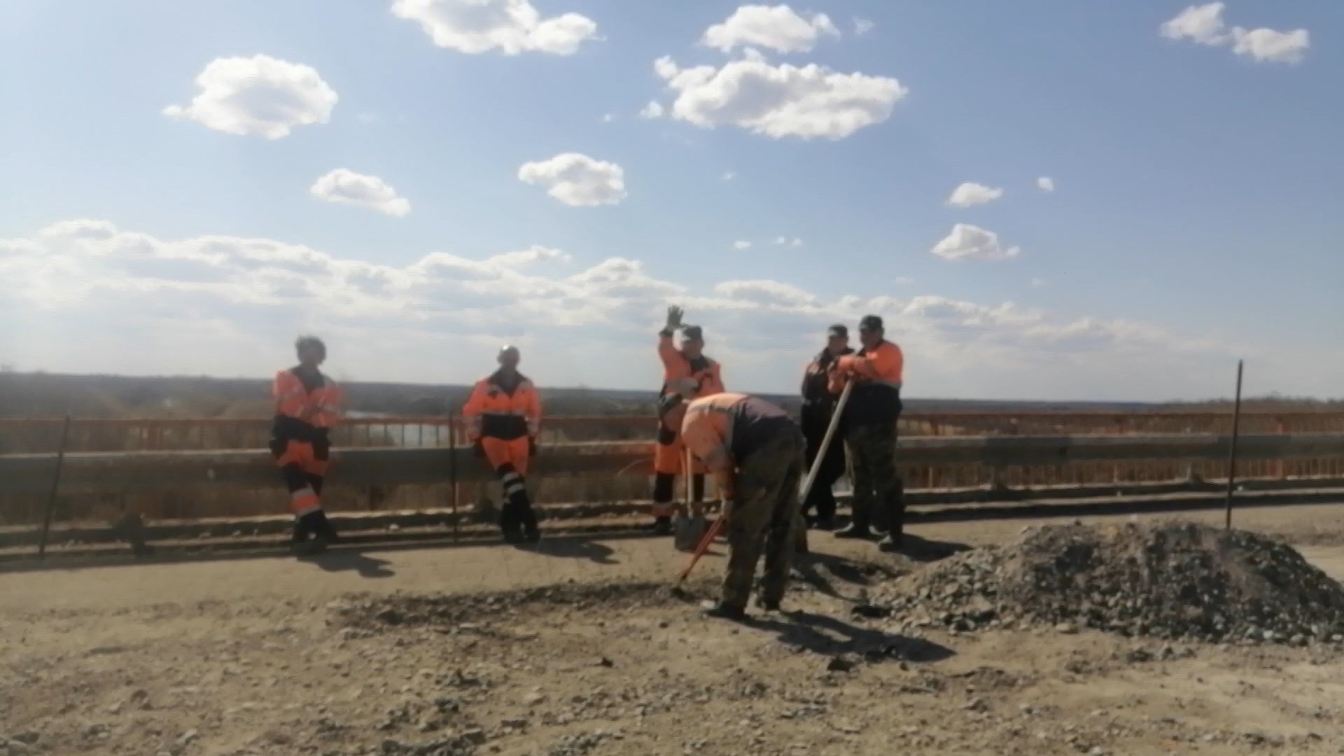 На трассе Кострома-Шарья-Киров-Пермь начался ремонт моста через реку Унжу