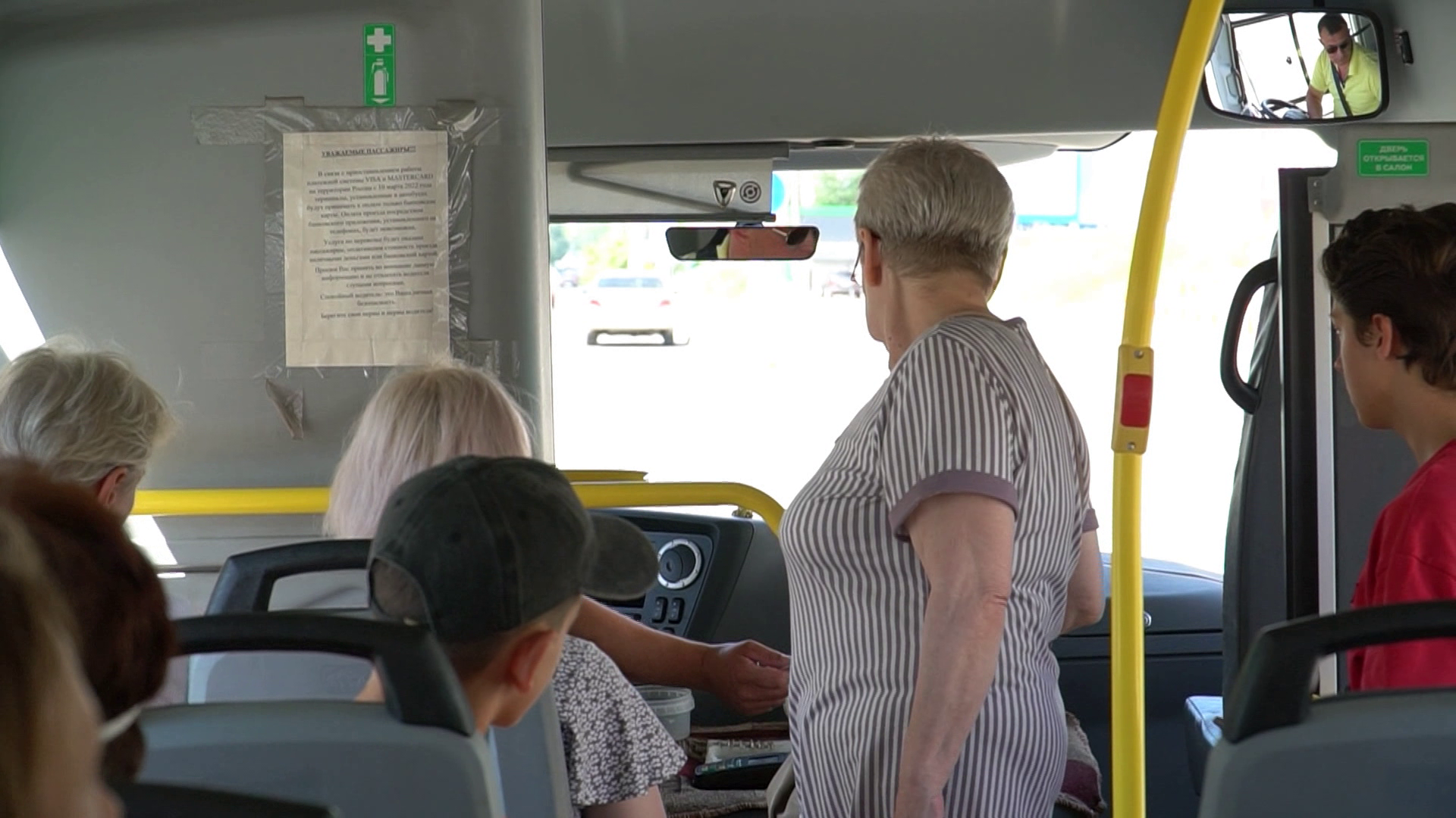 Пассажиры костромских автобусов сетуют на терминалы и грубых водителей