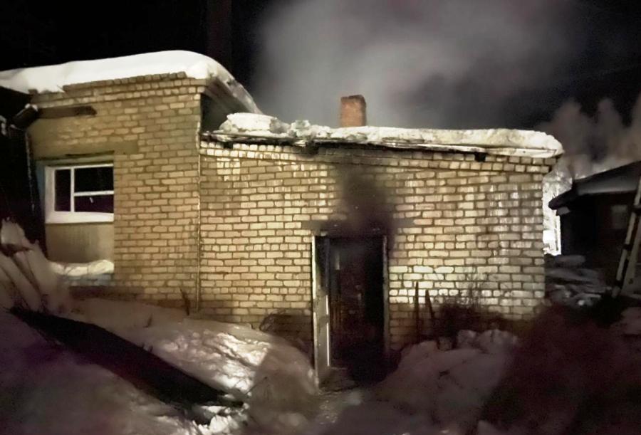 В заброшенном здании в Костромской области сгорел мужчина