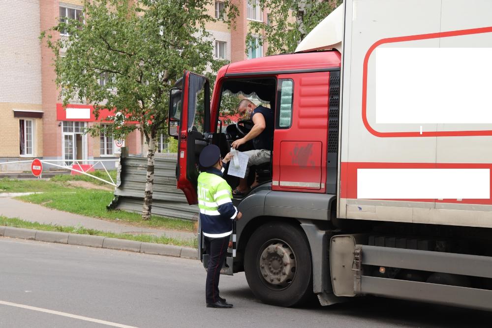 Водители грузовиков в Костроме не обращают внимания на знаки