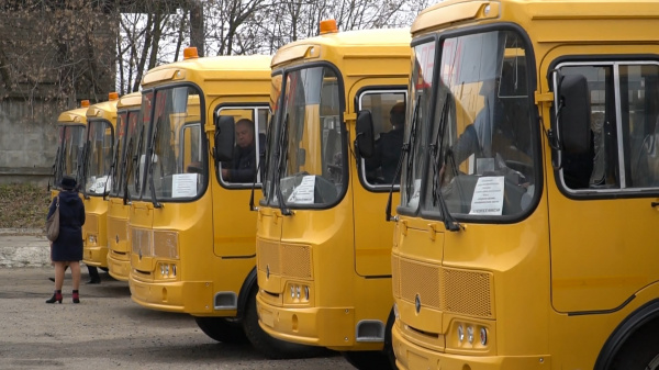 Ещё 12 школьных автобусов отправились в районы Костромской области