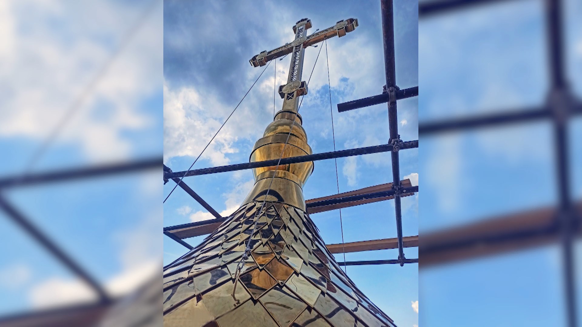 На старейший храм Костромской области установили новый крест