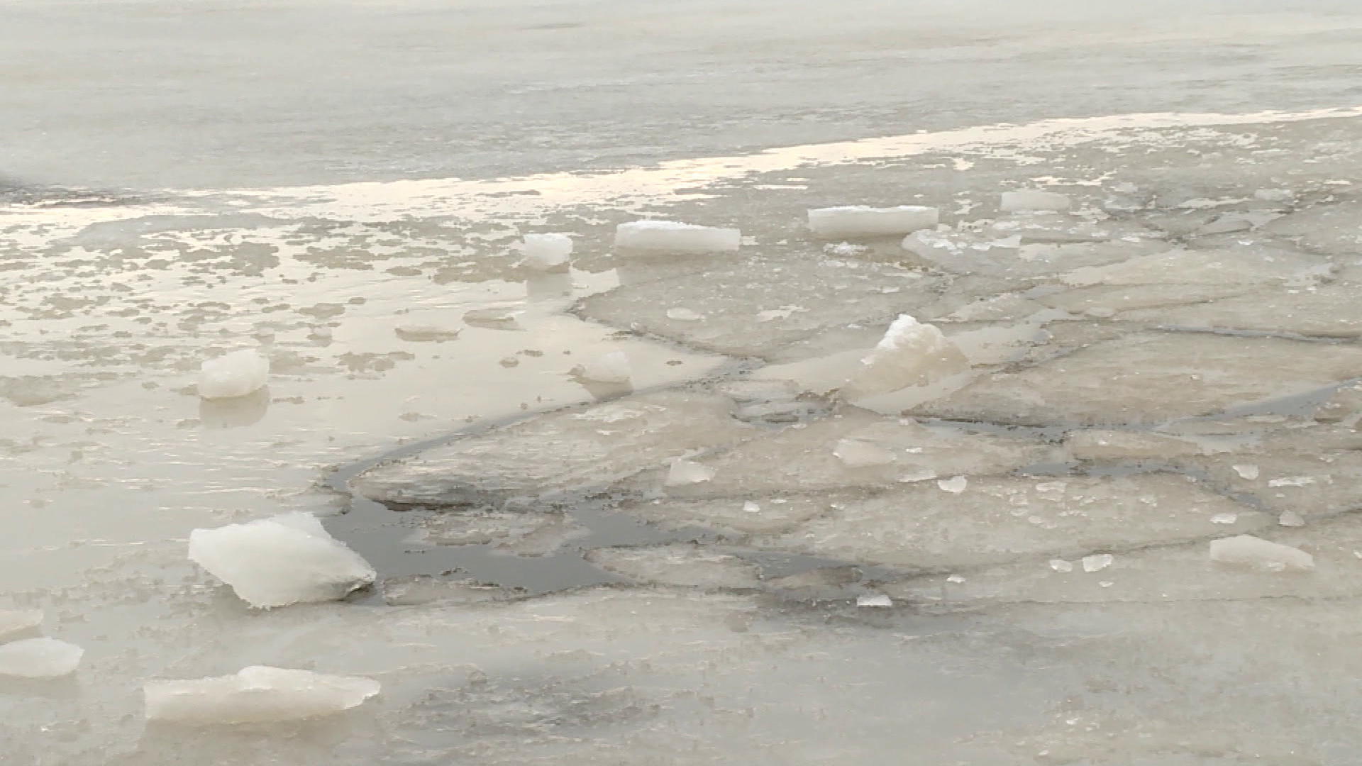 Лёд на реках костромского Поветлужья опасно истончился