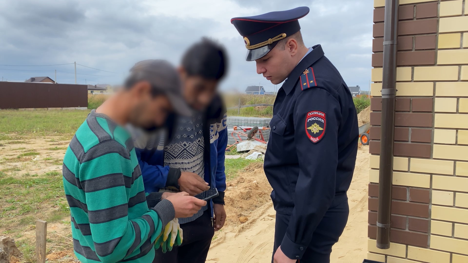 По итогам полицейской операции «Гастарбайтер» в Костроме возбуждено 4  уголовных дела | ГТРК «Кострома»