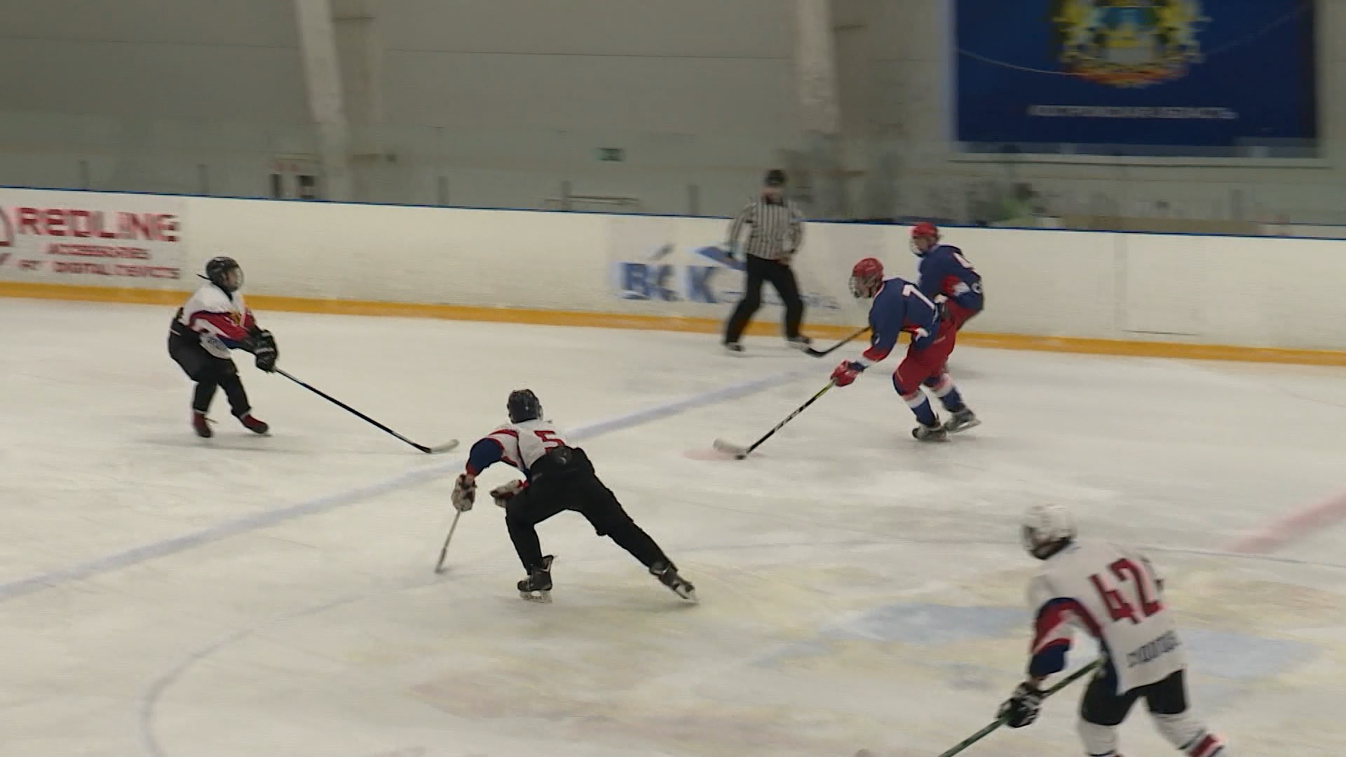 Костромская хоккейная команда юниоров «Искра» борется за победу на Первенстве ЦФО