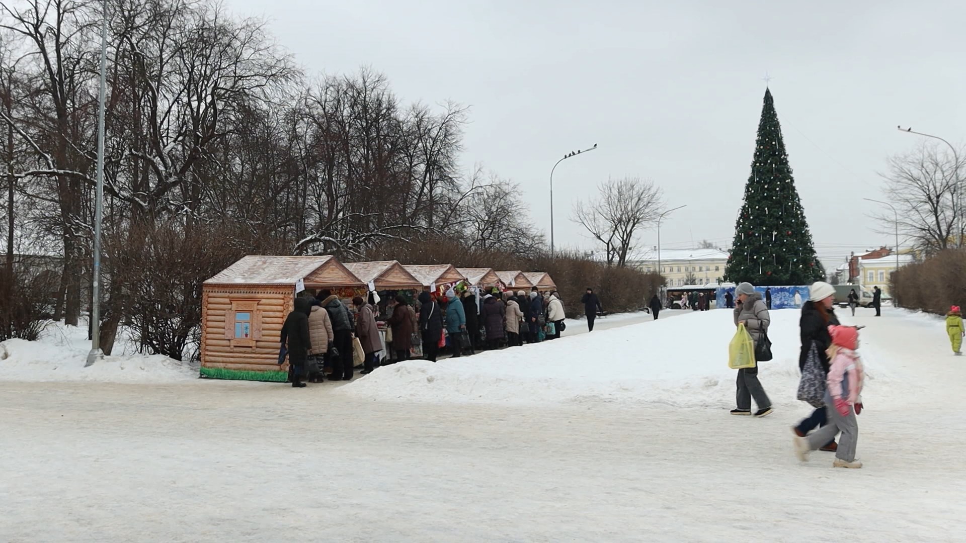 В Костроме заработала традиционная новогодняя ярмарка