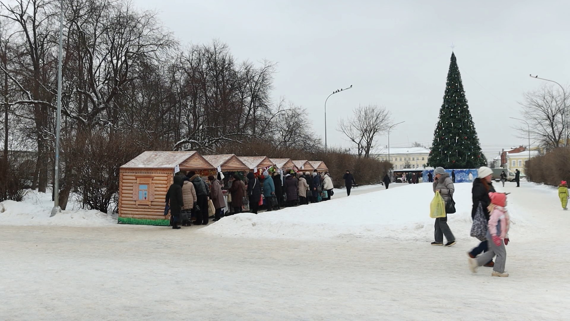 В Костроме заработала традиционная новогодняя ярмарка | 27.12.2023 |  Кострома - БезФормата