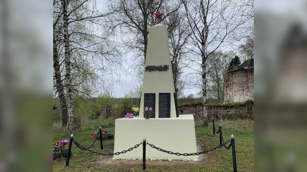В костромской деревне открыли памятник героям-землякам