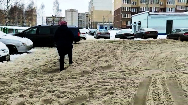 Дорога у школы и детсада в Костроме заросла снежным месивом