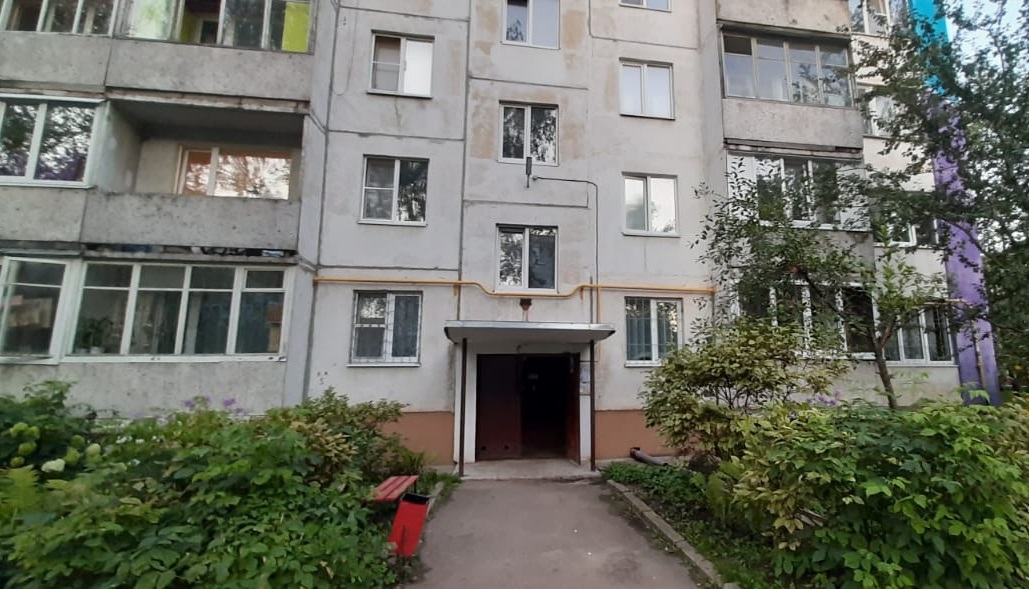 2-летняя девочка выпала из окна многоэтажки в Костроме