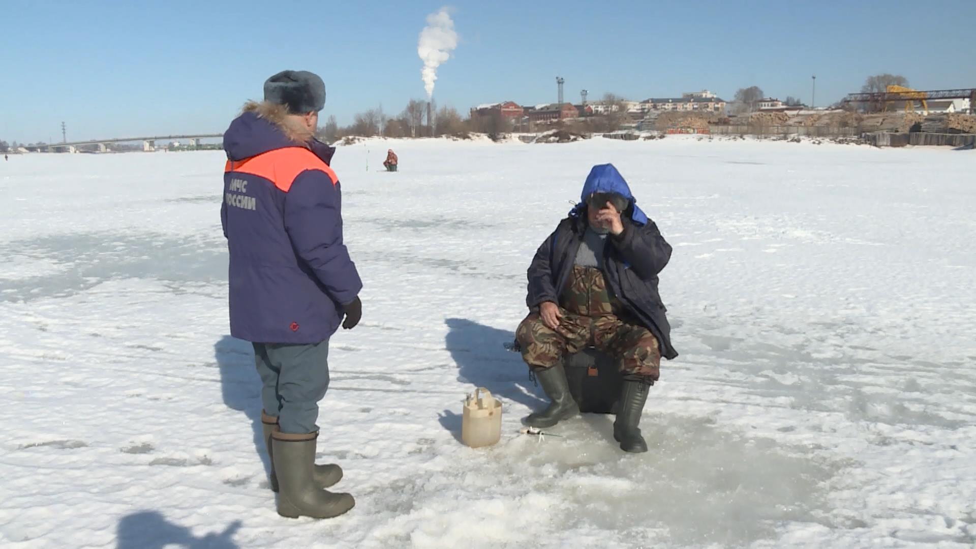 Костромских рыбаков просят не выходить на лед