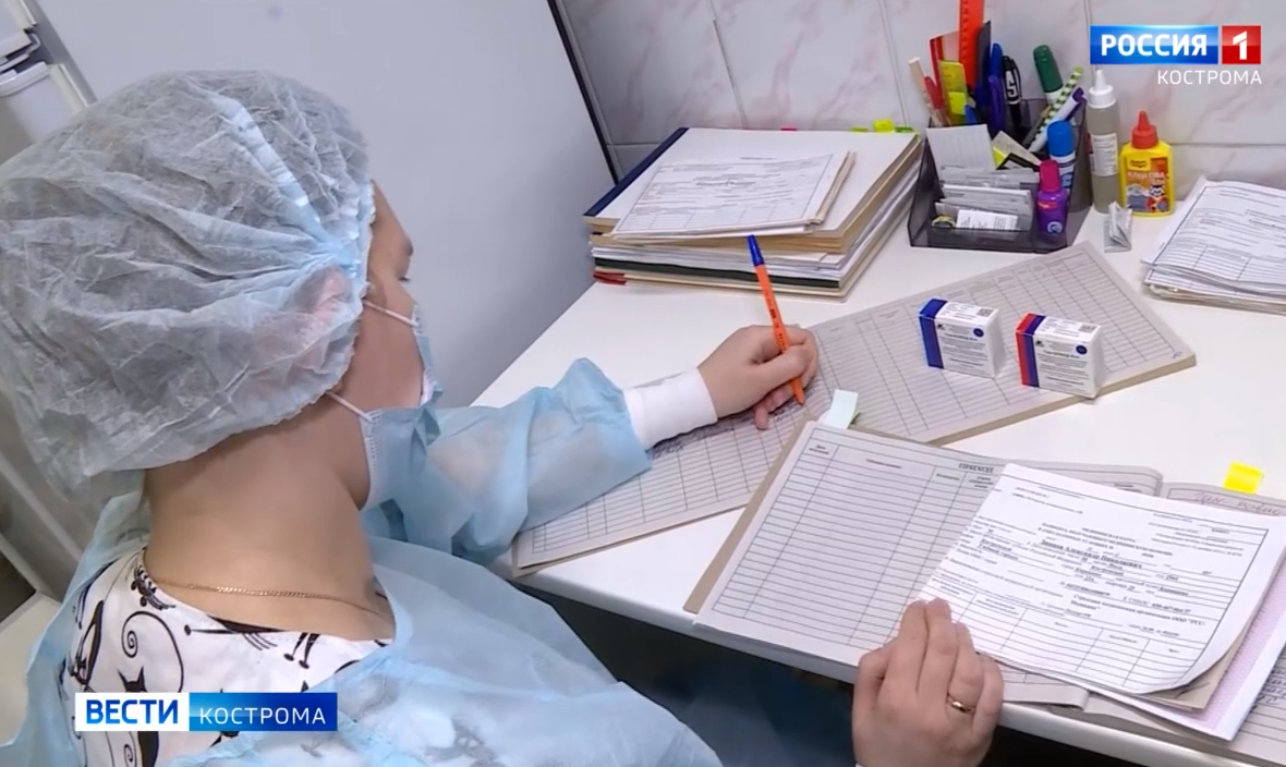 С «прививочными» выплатами медикам из Костромы разберётся суд