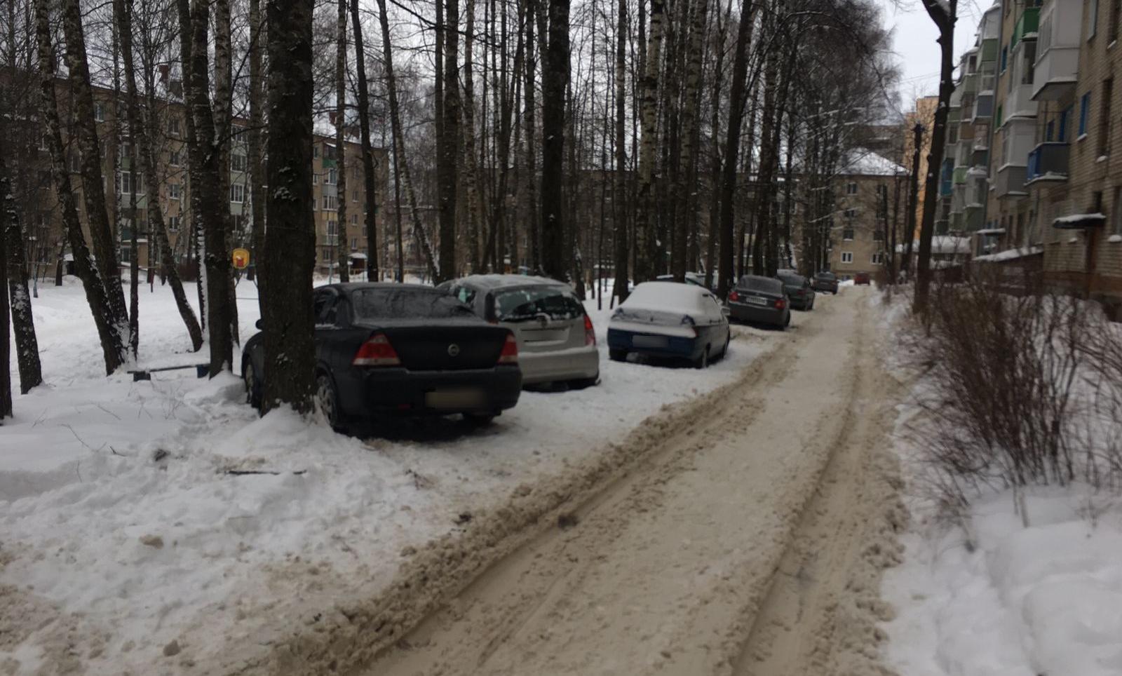 В костромских дворах нарушения правил парковки выявляют с помощью «Дозора»  | ГТРК «Кострома»