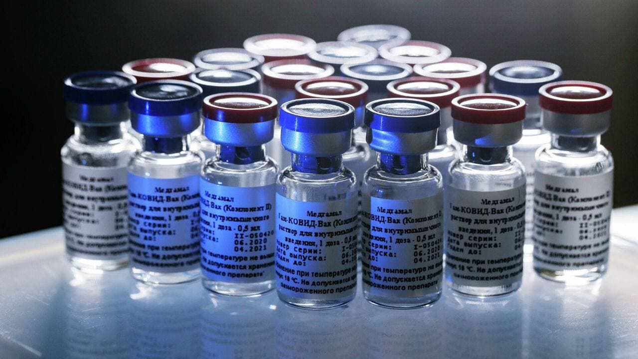 Прививку от COVID-19 сделали уже 11365 жителей Костромской области.