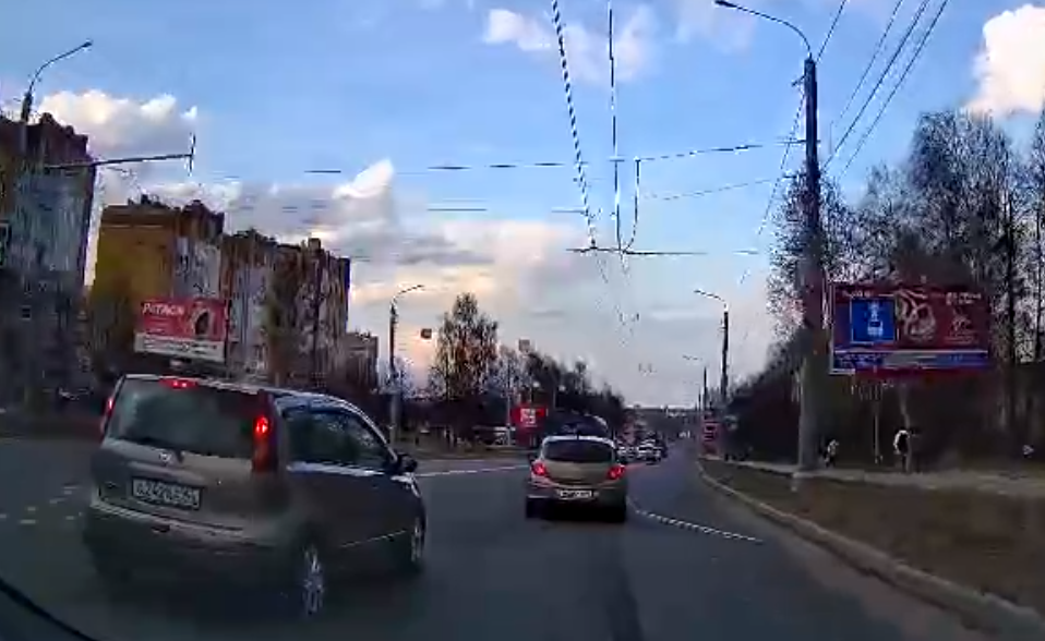 Водители взволнованы стёршейся с костромской улицы разметкой
