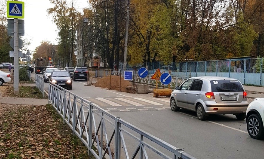 Пробки и раскопки: костромичи возмущены заторами на улице Боевой