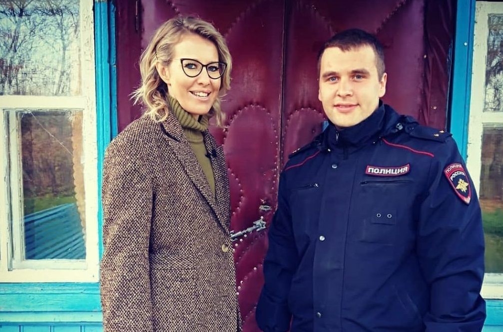Ксения Собчак навестила знаменитую костромскую уборщицу, ставшую главой поселения