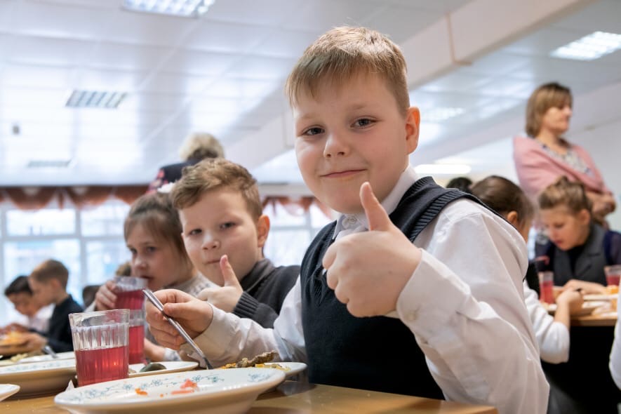 Качество обедов в костромских школах возьмут на строгий контроль