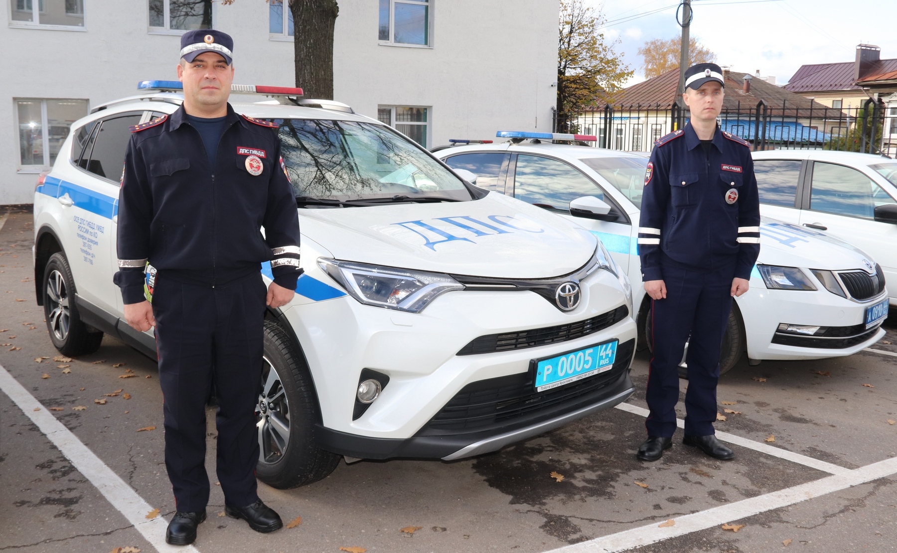 Костромские сотрудники ГИБДД помогли растерявшимся москвичам добраться до  больницы | ГТРК «Кострома»