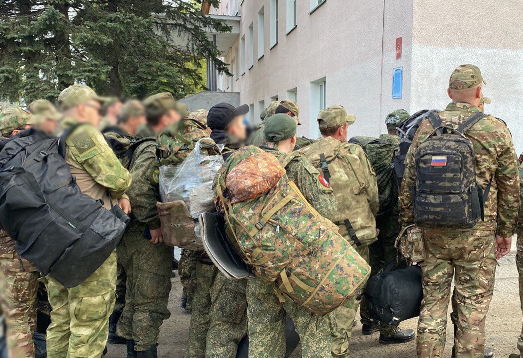 Бойцы 348 полка прибыли в двухнедельный отпуск в Костромскую область