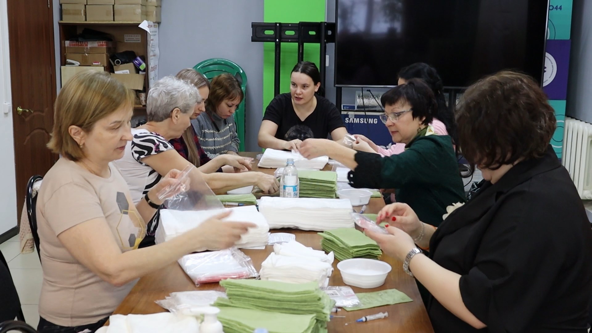 Мастер классы в Костроме. Женщины волонтеры помогают сво. Новости Кострома. Сайт кострома новости