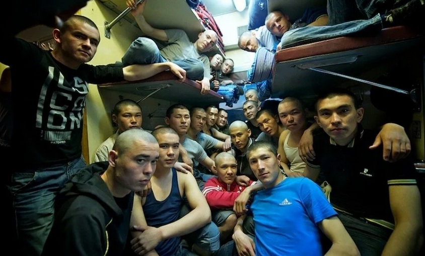 Рабочие тайно прибывали на обсервацию в Костромскую область по железной дороге
