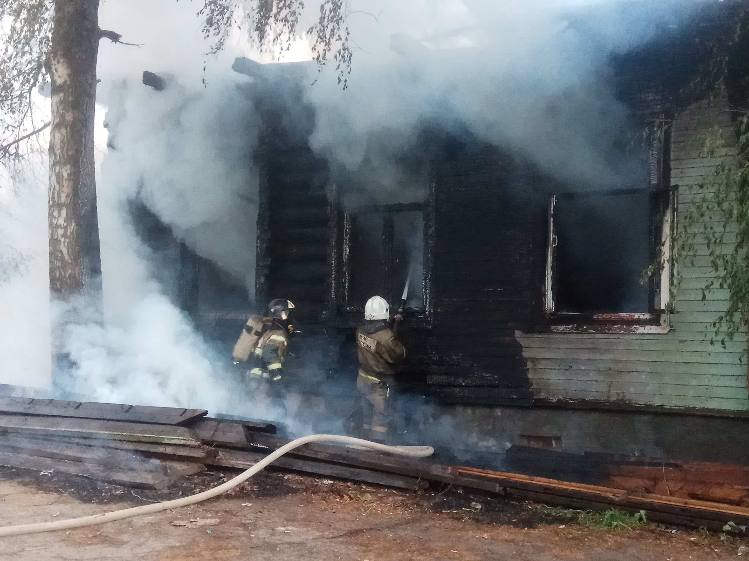 Два ребенка пропали без вести на пожаре в Костромской области