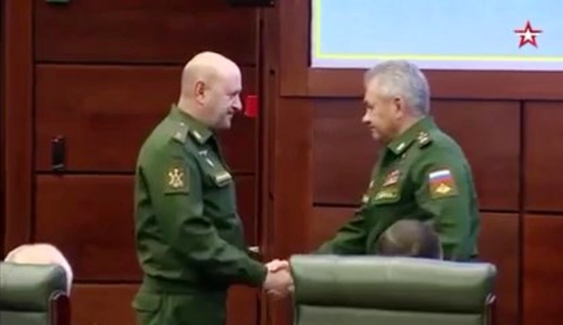 Военачальник-костромич получил звание Героя Труда